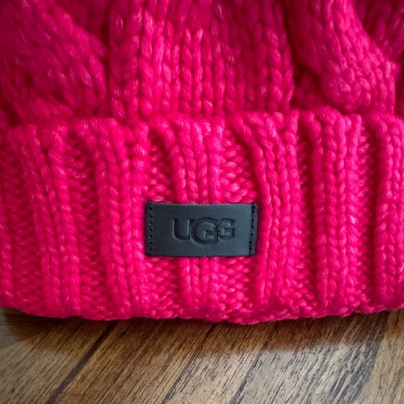 UGG Women’s Cable Beanie with Pom - Picture 2 of 4